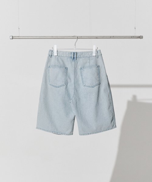 Bleach Washed Two Tuck Denim Shorts