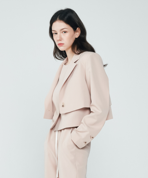 Укороченный однобортный жакет с острыми лацканами (Pink)