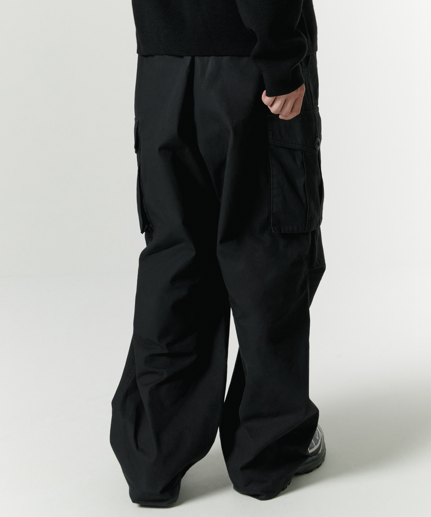 CITY LEISURE WIDE BELTED CARGO PANTS [BLACK]