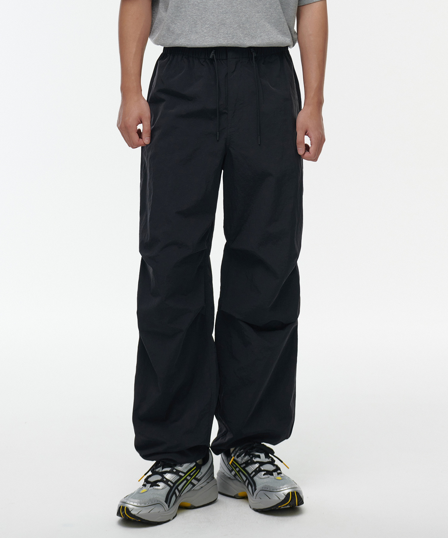 NYLON PARACHUTE PANTS [BLACK]