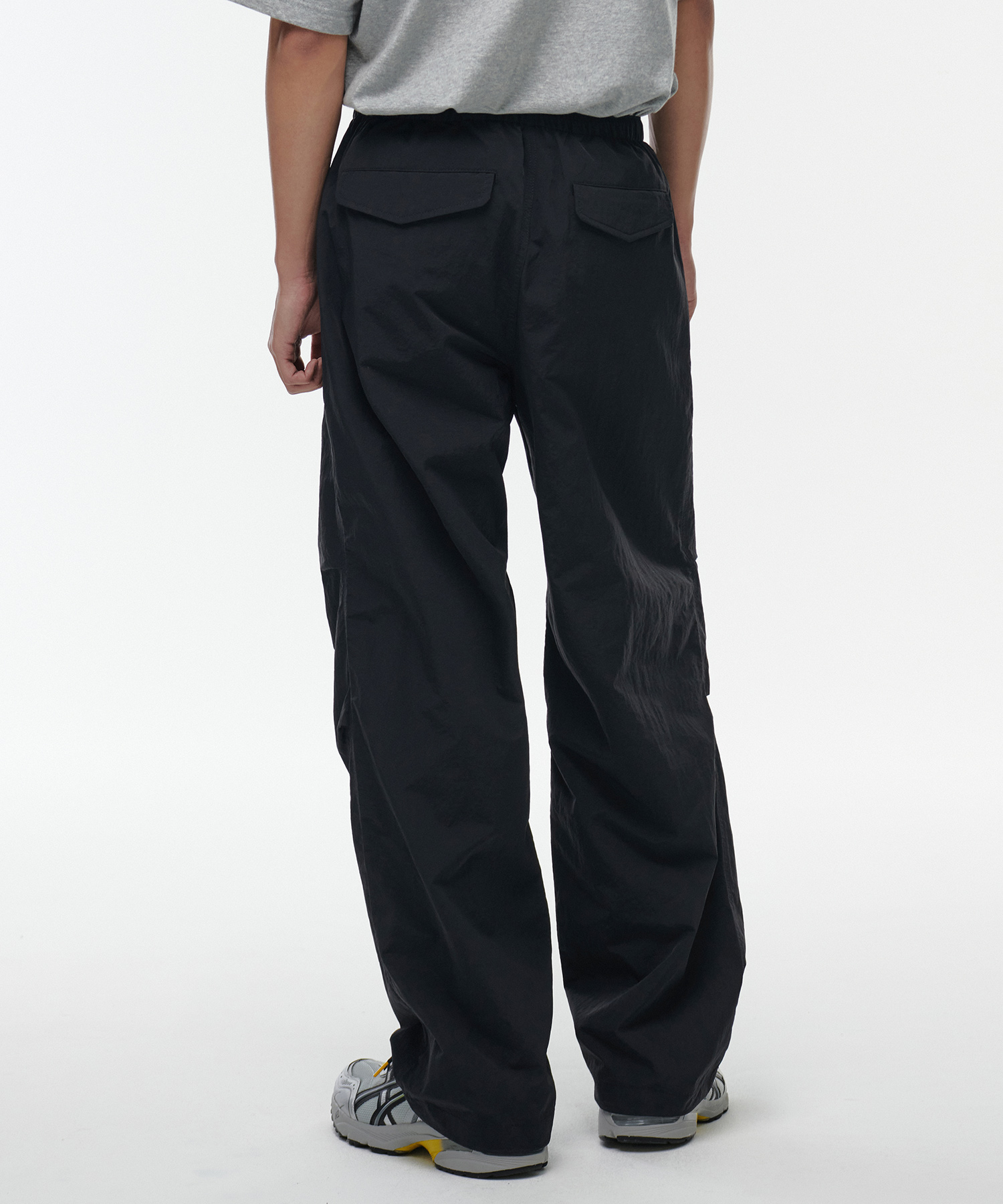 NYLON PARACHUTE PANTS [BLACK]