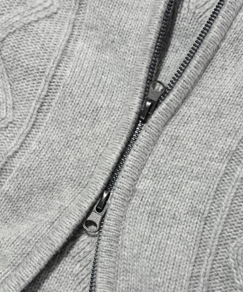 ZIGZAG Cable Collar Knit Zip-Up Light Grey