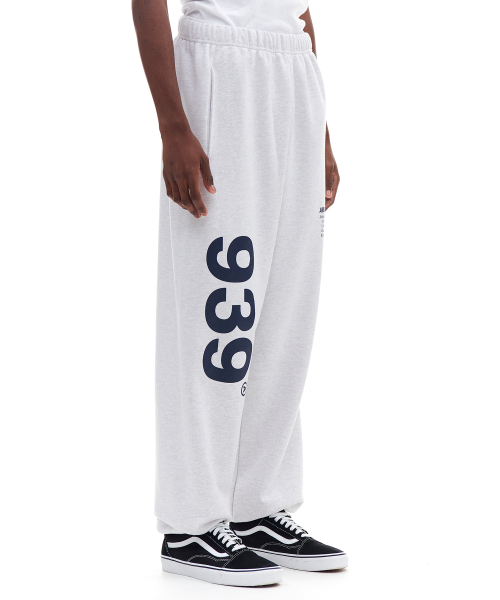 MUSINSA | ARCHIVE BOLD 939 LOGO SWEAT PANTS (LIGHT GRAY)