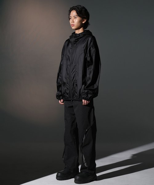 ESSENTIAL GEOMETRY WINDBREAKER [BLACK]