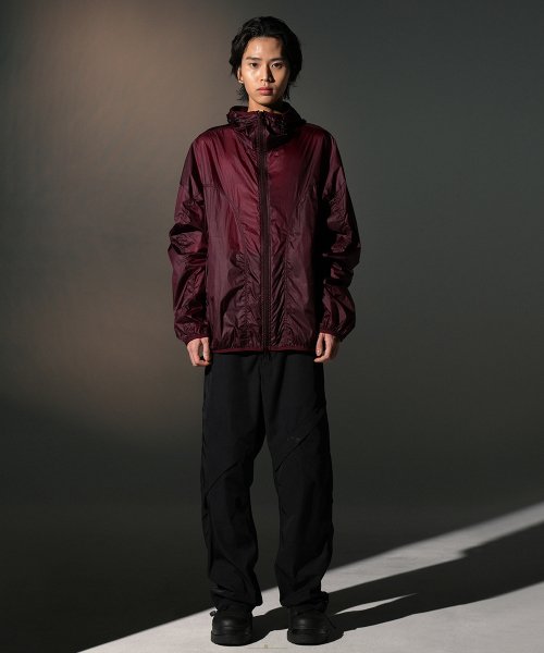 ESSENTIAL GEOMETRY WINDBREAKER [BURGUNDY]