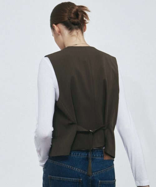 SINGLE BREASTED BUCKLE VEST_BROWN