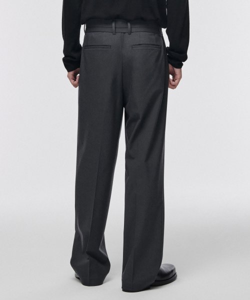 NARROW BELT ONE TUCK WIDE SLACKS [GREY]