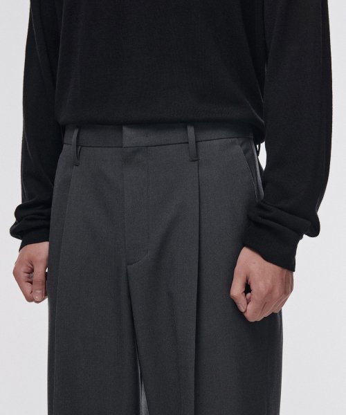 NARROW BELT ONE TUCK WIDE SLACKS [GREY]