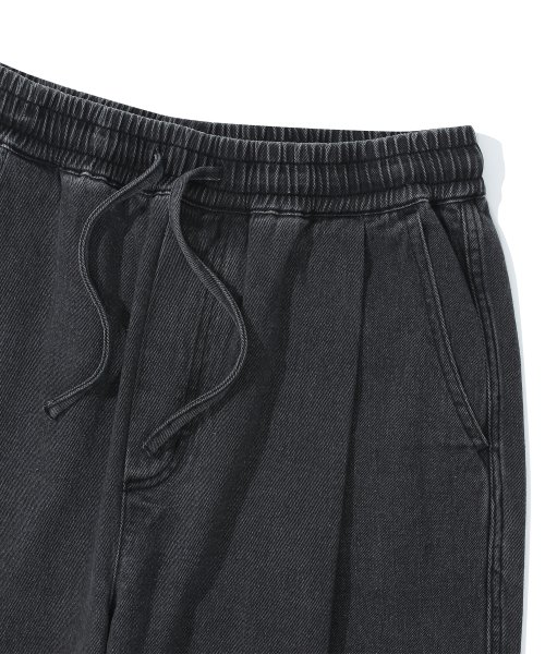 Свободные джинсы со складками M-LABEL LOOSE-FIT DENIM PINTUCK PANTS Black