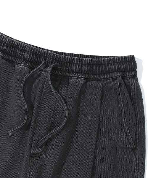 Свободные джинсы со складками M-LABEL LOOSE-FIT DENIM PINTUCK PANTS Black