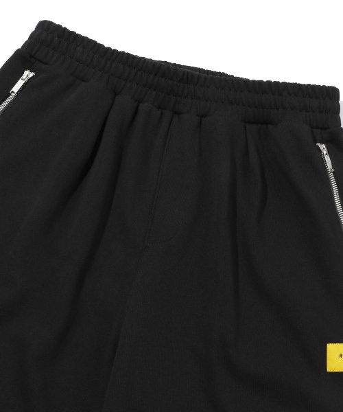 Широкие спортивные брюки со складкой (Black)