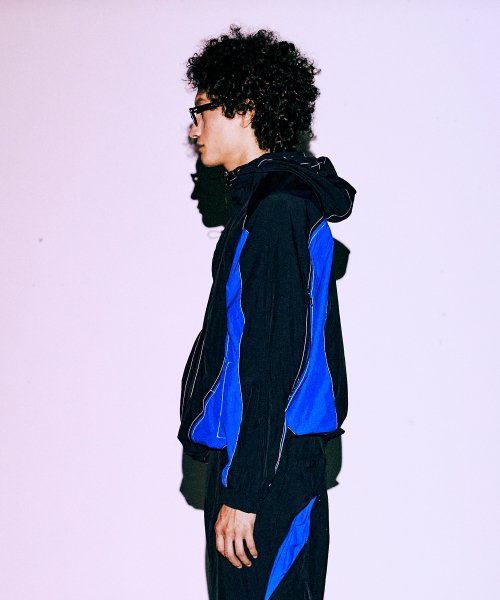 Нейлоновая куртка Curved (Black)