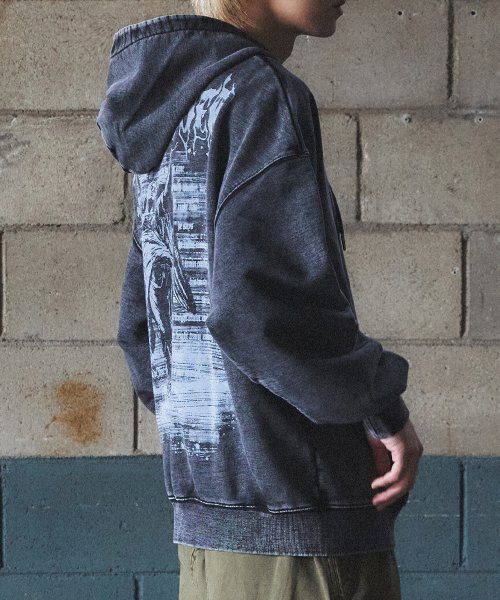 PRAY FOR HOOD PULLOVER (чёрное)