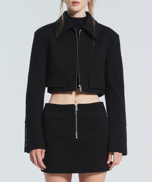 Приталенная укороченная куртка на молнии BLACK