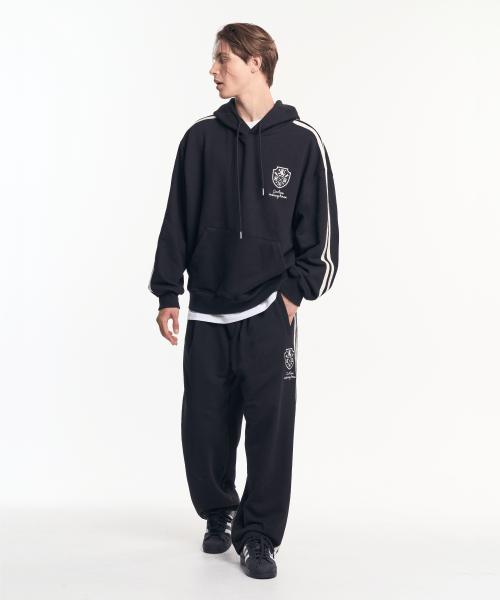 Широкие трековые брюки с однойскладкой Sporty Embroidery Black (с начёсом/без)