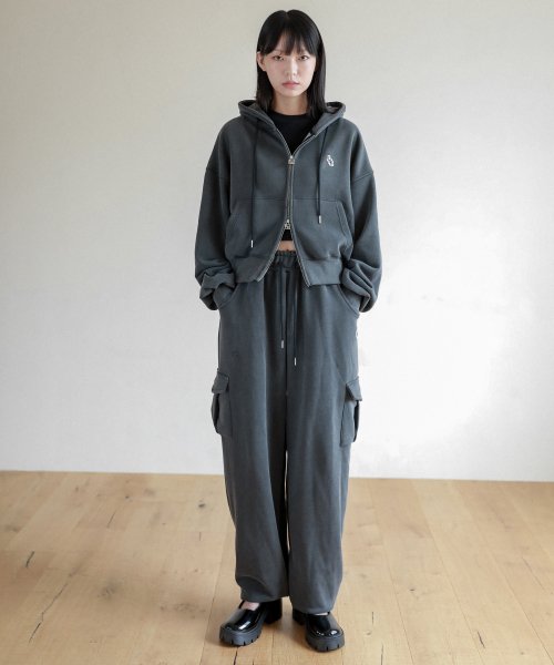 Lossy Pigment Patch Cargo Sweat Pants_charcoal