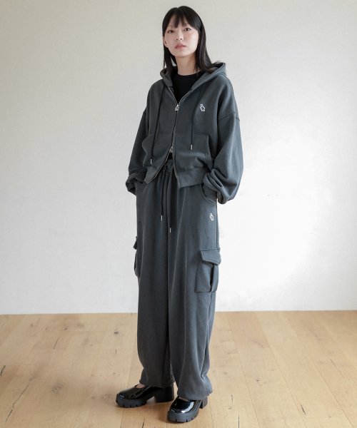 Lossy Pigment Patch Cargo Sweat Pants_charcoal