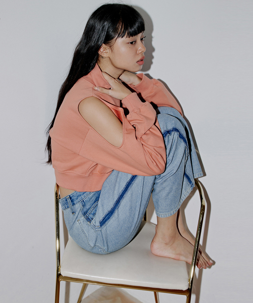 SHOULDER CUTOUT HIGH-NECK SWEATSHIRTS_T326TP105