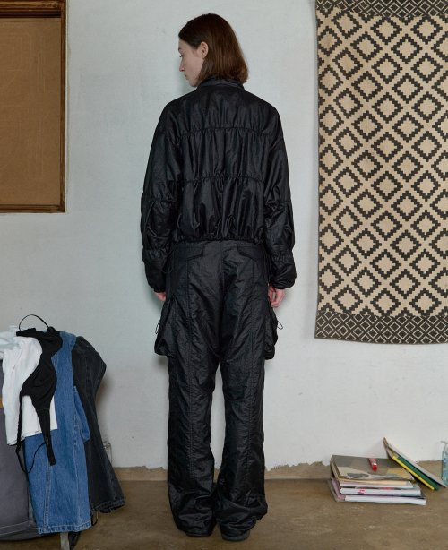 HIGH NECK SHIRRING BLOUSON - BLACK