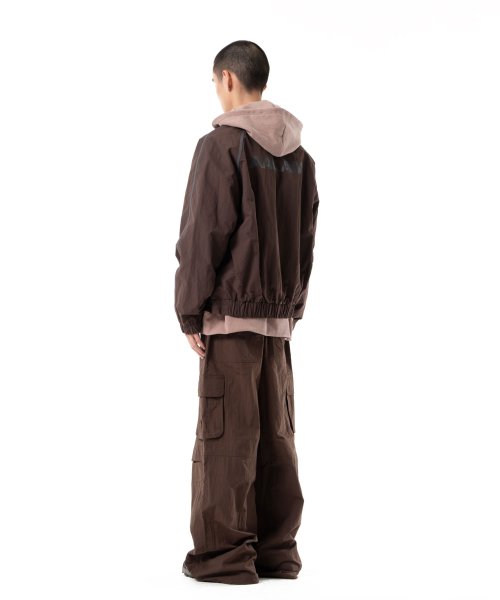 Stretched Knee Slit Cargo брюки (Brown)