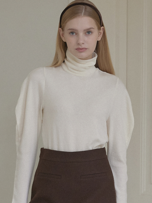 шерсть Tencel Volume Sleeve Turtleneck - кремовый