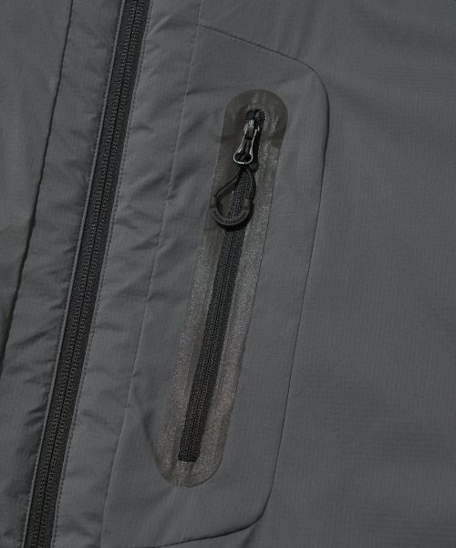 LIGHT PRIMALOFT HOOD JACKET CHARCOAL WOL041