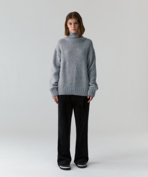 depound heavy turtle neck knit-