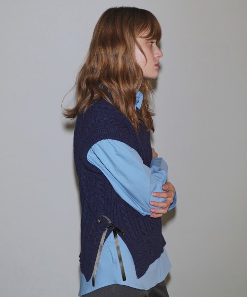 CABLE KNIT VEST / NAVY
