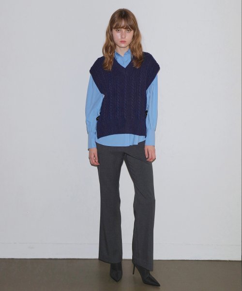 CABLE KNIT VEST / NAVY