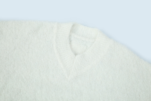 Wool Boucle V-neck Pullover - white