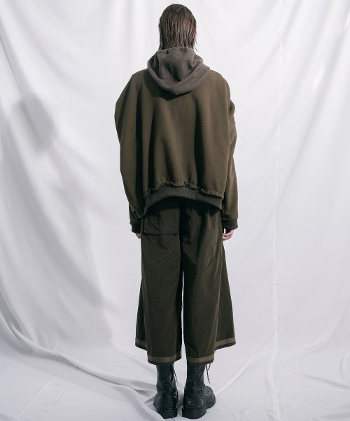 Плиссированный худи с объёмными плечами Khaki