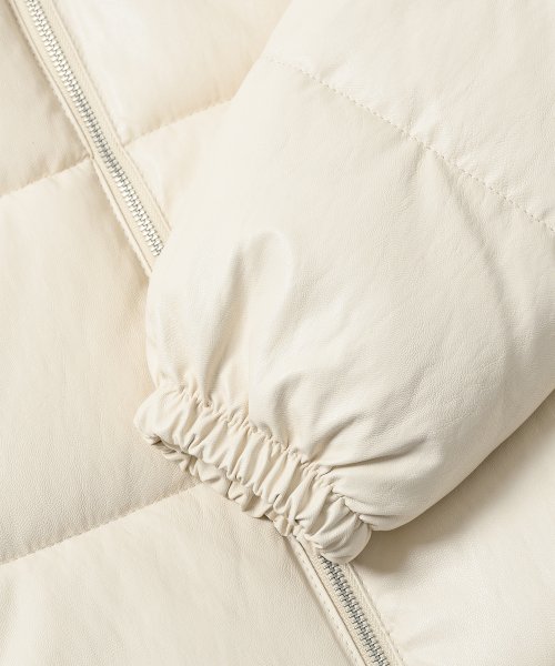 Короткий пуховик из экокожи (Cream)