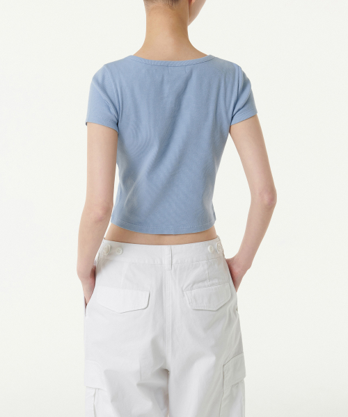 WOMENS SLIM CROP SQUARE NECK BUTTON T-рубашка [CLOUDY BLUE]