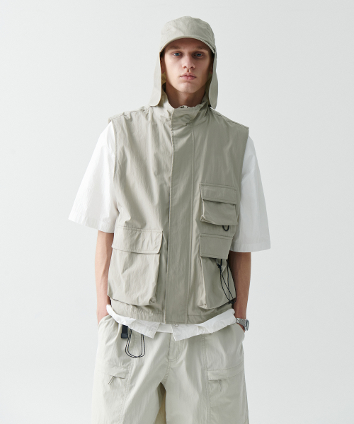 Жилет CN с мульти-карманами Greyish Beige