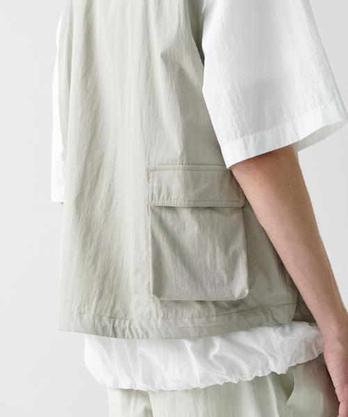 Жилет CN с мульти-карманами Greyish Beige