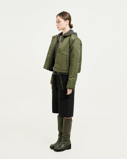 Укороченный пуховик с заклепками KHAKI