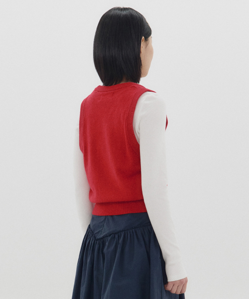 DAISY NEEDLE POINT KNIT VEST red