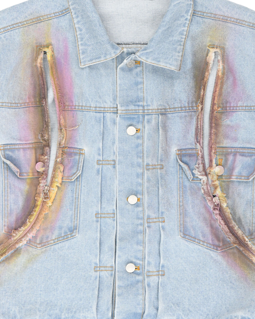 SPRAYED CURVED ZIPPER DENIM JACKET (DENIM)