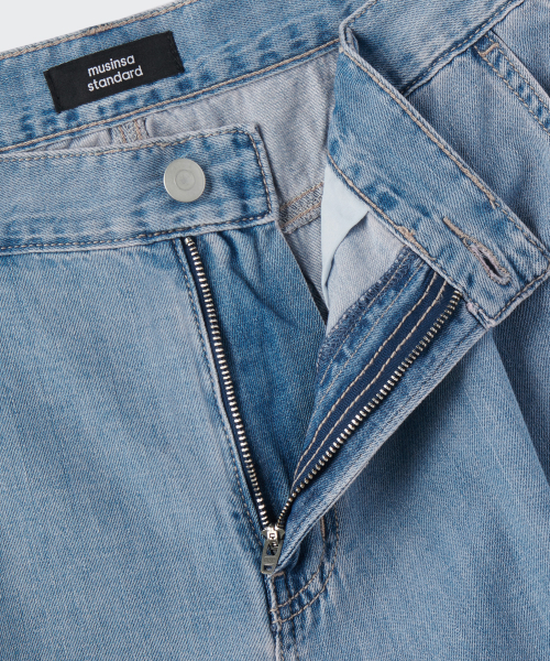 Легкие джинсы regular fit с одной складкой [Light Indigo]