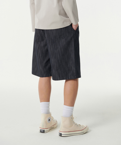 VERTICAL SLUB ONE TUCK широкий дэним шорты [DARK INDIGO]