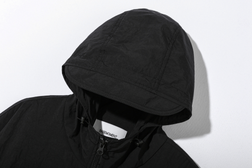Нейлоновая ветровка с изогнутыми панелями, Matte Black