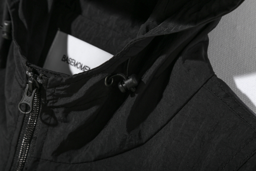 Нейлоновая ветровка с изогнутыми панелями, Matte Black