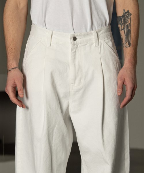 Широкие вареные джинсы с одной складкой [White]