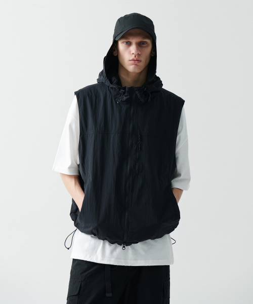 CITY LEISURE HOODED VEST [BLACK]