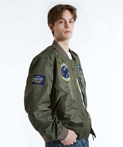 Нейлоновый бомбер с нашивкой Khaki