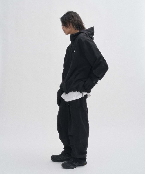 STAR LOGO WINDBREAKER [BLACK]