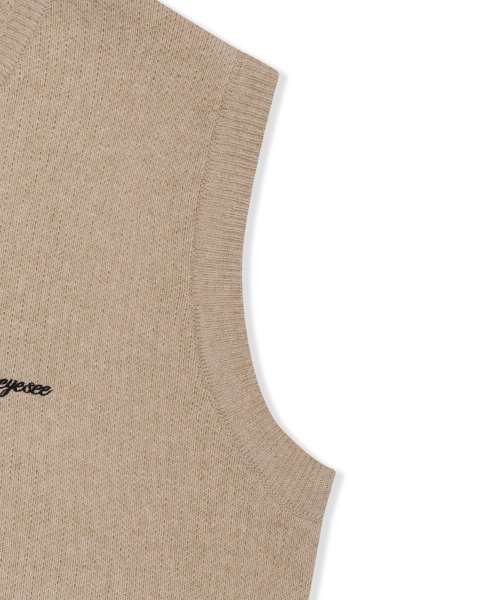 One Pocket Knitted V-Neck Vest Ivory