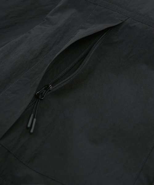 Ветровка с мультикарfieldанами (Black)