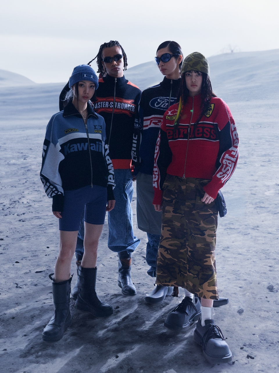 MUSINSA公式 | CRITIC METAL WORMHOLE LOGO PANTS BLACK