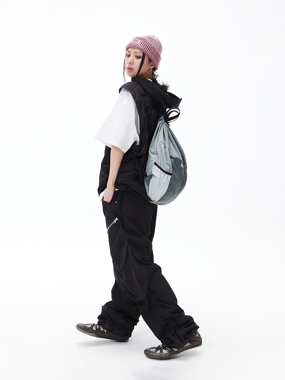 GLOSSY HOOD VEST BLACK 상세 이미지 7